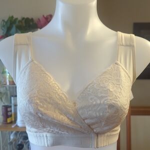 NWT Ease Blooming Women's Cream Front Closing Wireless Bra Size Medium